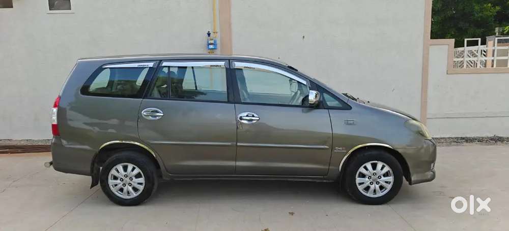 Toyota Innova 2012