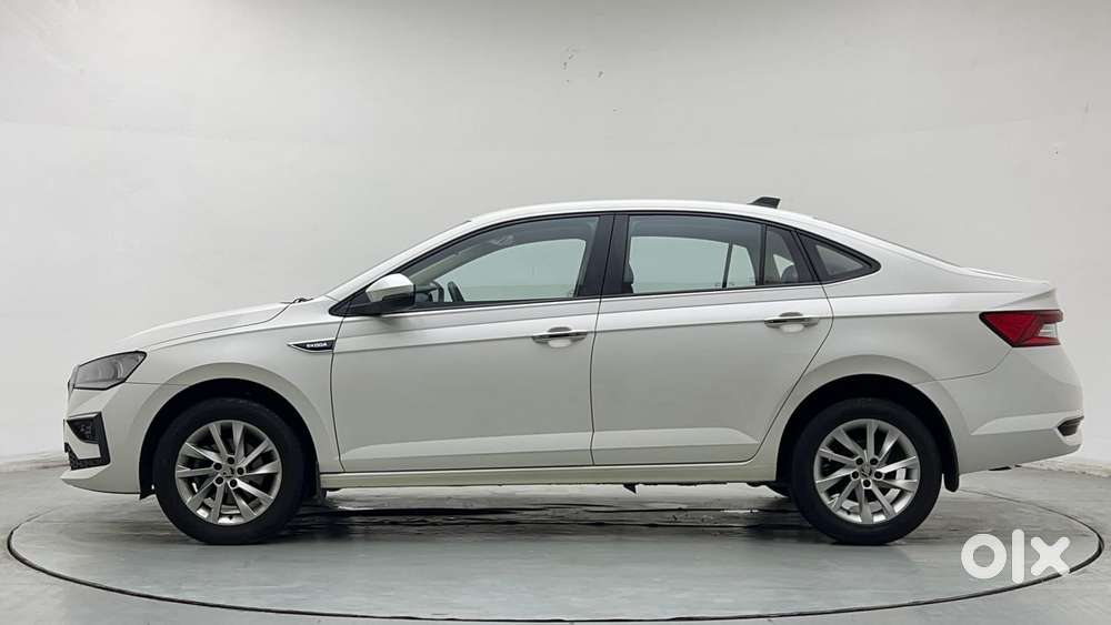 Skoda Slavia Ambition 1.0l Tsi At, 2022, Petrol