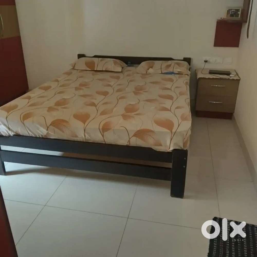 Kot,bed, matress, coffee table, computer table, otoman