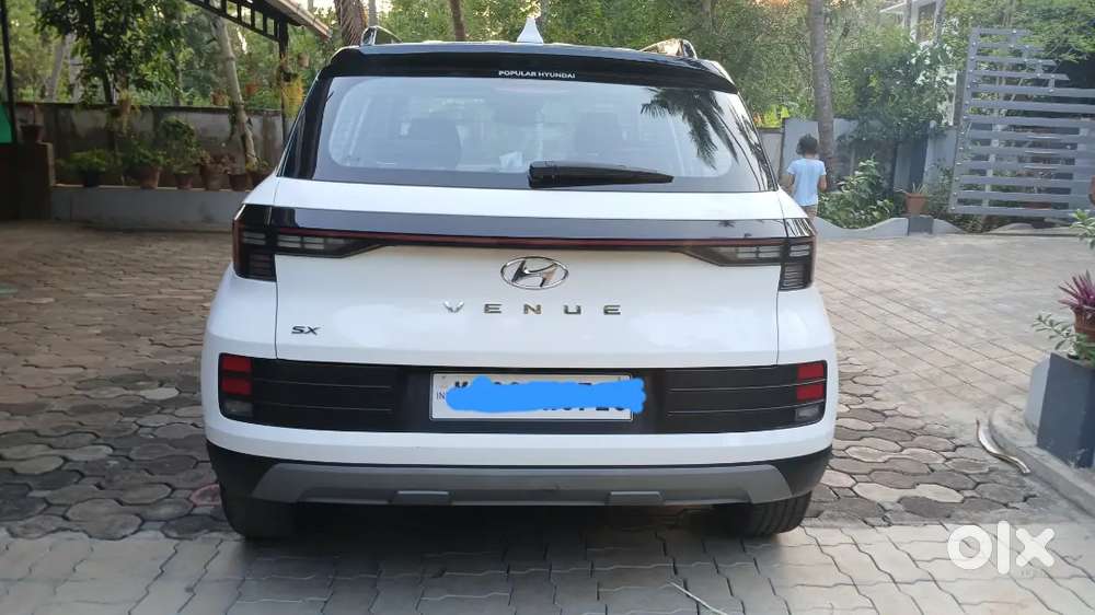 Hyundai Venue 2023 Diesel 22430 Km Driven