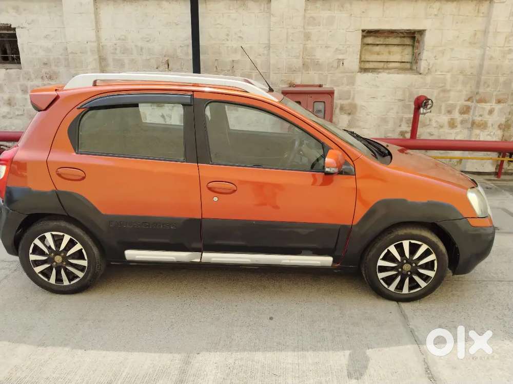 **toyota Etios Liva Cross 2015 – Sporty Orange – Excellent Condition**