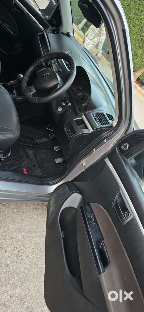 Maruti Suzuki Swift Lxi Optional-o, 2017, Petrol