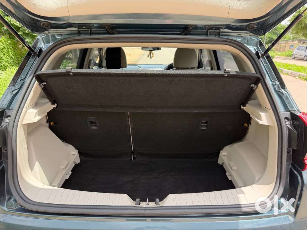 Mahindra Xuv300 W8 Diesel  Single Owner  52k Km  Sunroof  Excellen