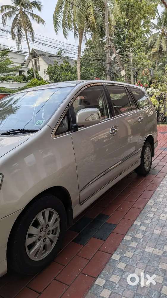 Toyota Innova 2.5v Diesel - 8 Seater - Single Owner