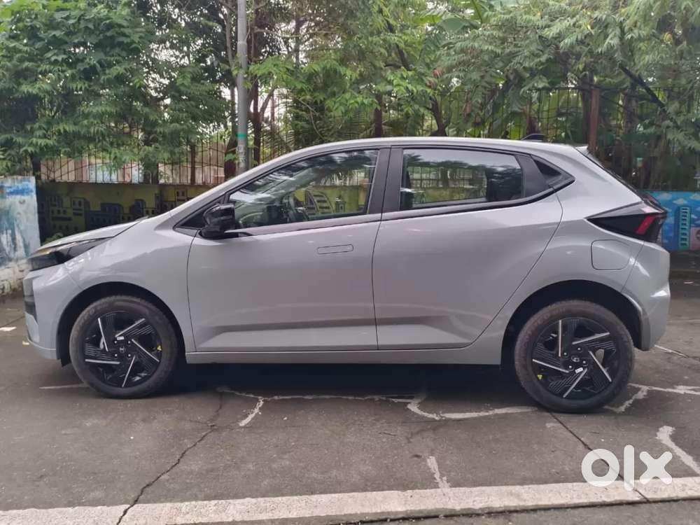 Tata Altroz, 2025, Petrol