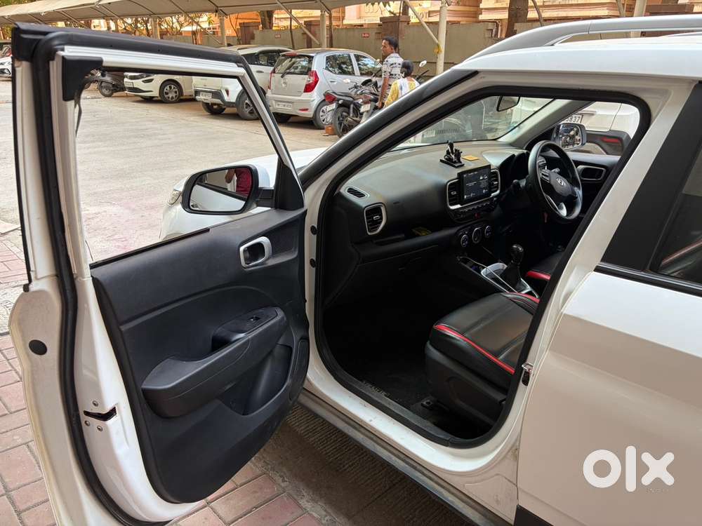 Hyundai Venue 2020 Petrol Well Maintained