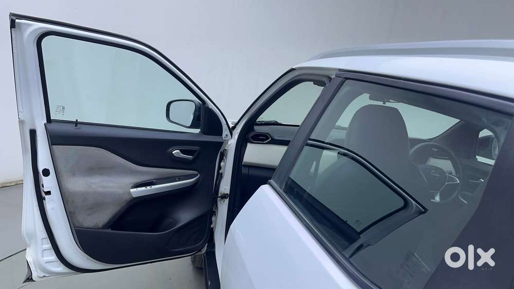 Nissan Magnite 1.0 Xv Executive, 2021, Petrol