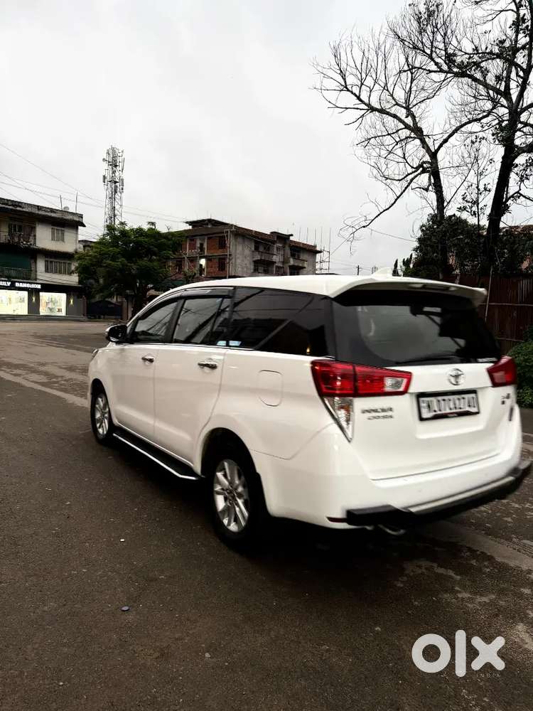 Innnova Crysta 2.4 V/8 Seater/2019/68,000km
