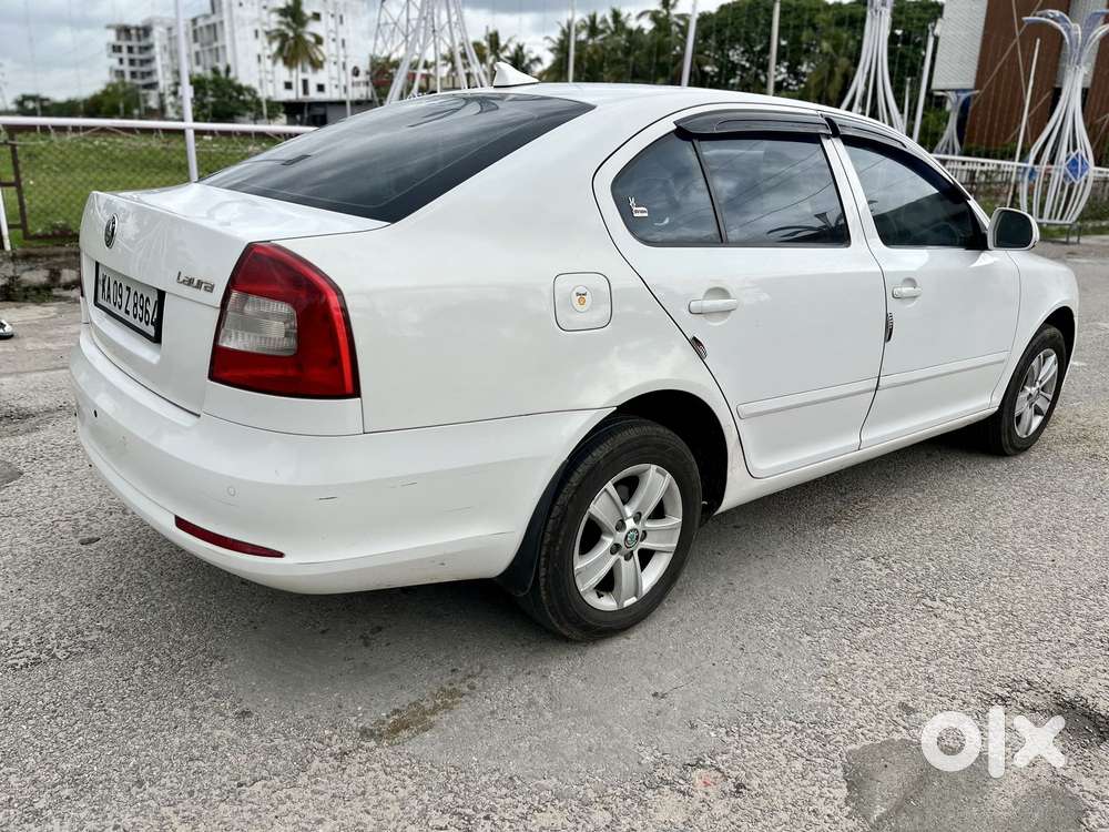 Skoda Laura Ambiente 2.0 Tdi Cr Manual, 2011, Diesel