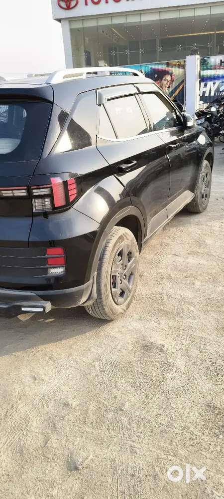 Hyundai Venue 2023 Petrol 20000 Km Driven