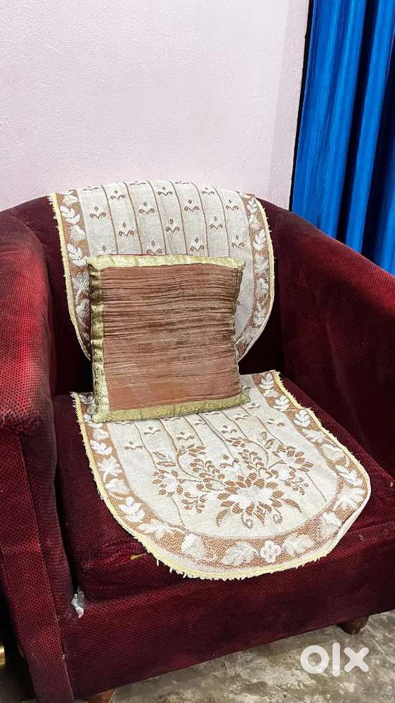 5 Seater Sofa Set (3+1+1) For Sale - Good Condition - Urgent Sale