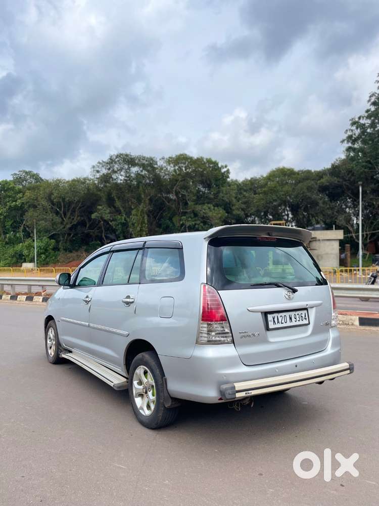 Toyota Innova G 2.5 2009 Model