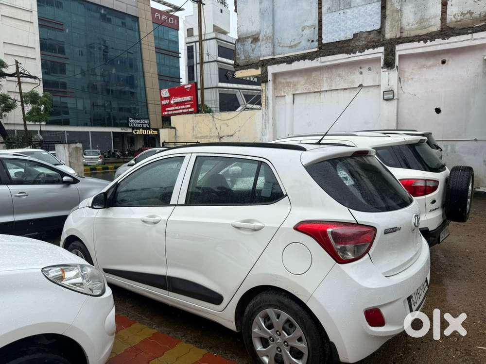 Hyundai Grand I10 2016 Petrol 70000 Km Driven