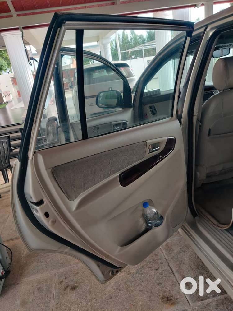 Toyota Innova 2.5 V Diesel 2012 Topend