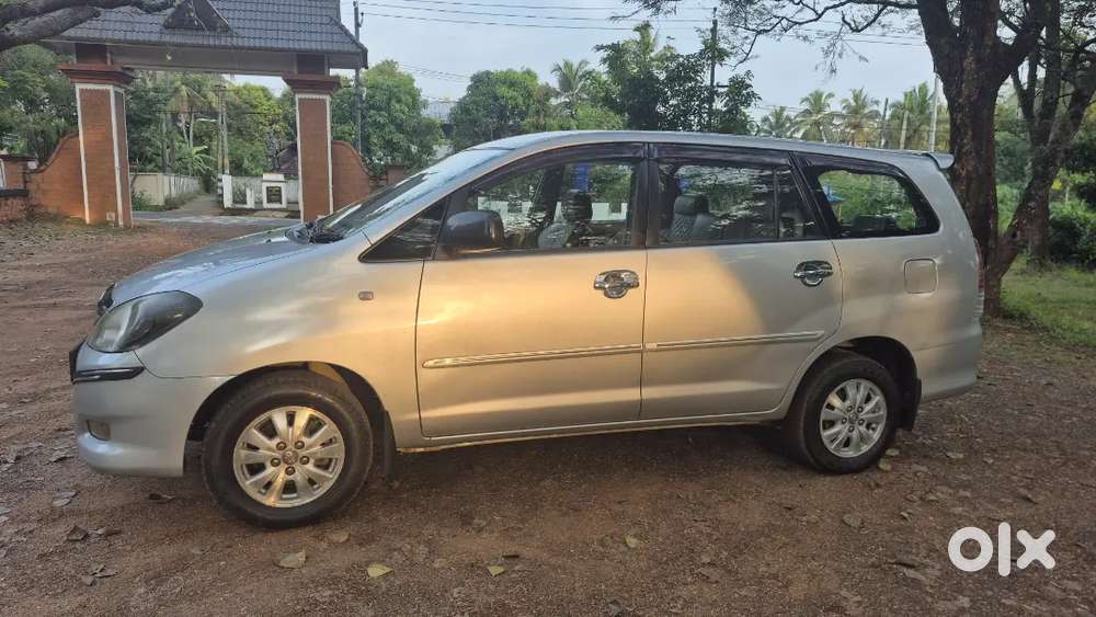 Toyota Innova V 8str Full Option 2009 Single Owner