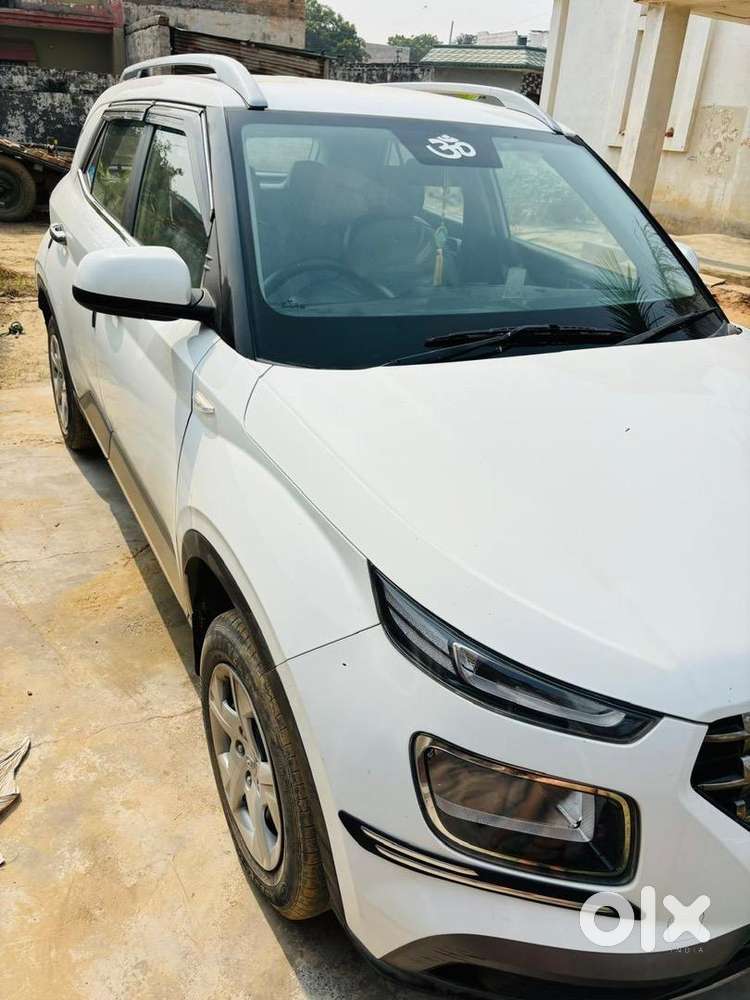 Hyundai Venue 2021 Petrol 42000 Km Driven