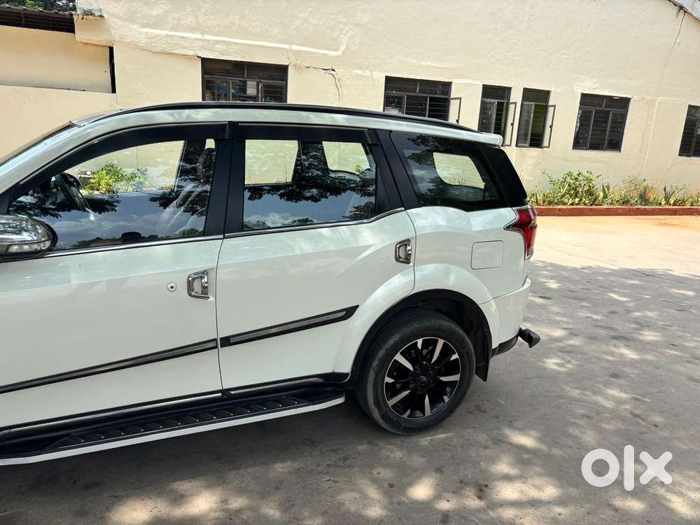 Xuv 500 W11(o) Showroom Track