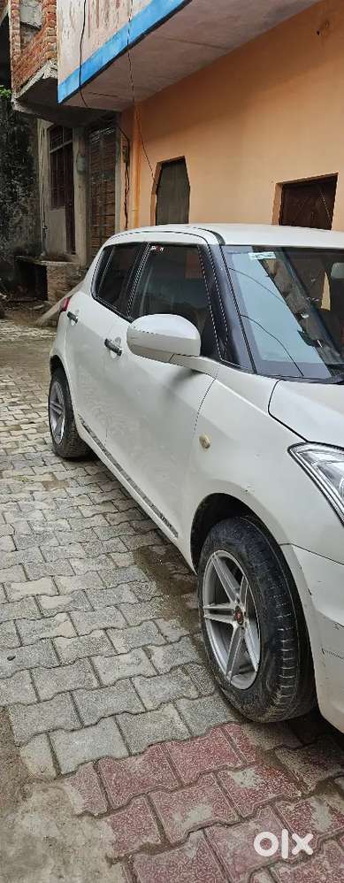 Maruti Suzuki Swift Lxi 2017