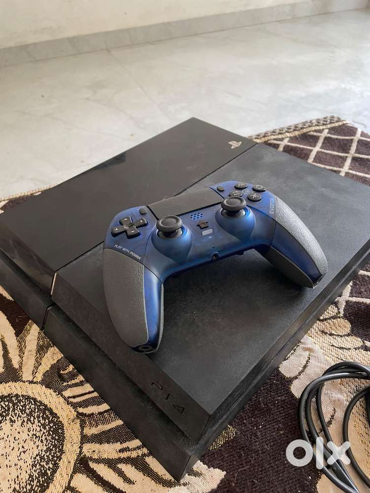 PS4 with 3 new controllers