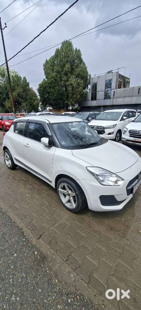 Maruti Suzuki Swift Vxi + Manual, 2022, Petrol