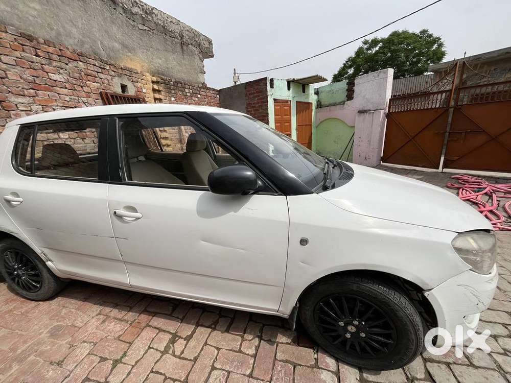 Skoda Fabia 2011 Petrol 75000 Km Driven