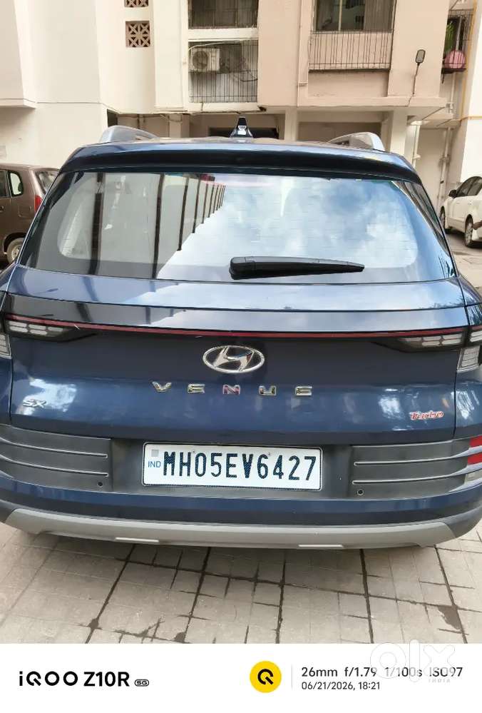 Hyundai Venue 2022 Petrol 23000 Km Driven, Imt, Sunroof