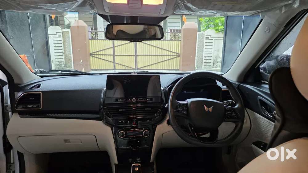 Mahindra Xuv400 Ev 2025 Electric Well Maintained