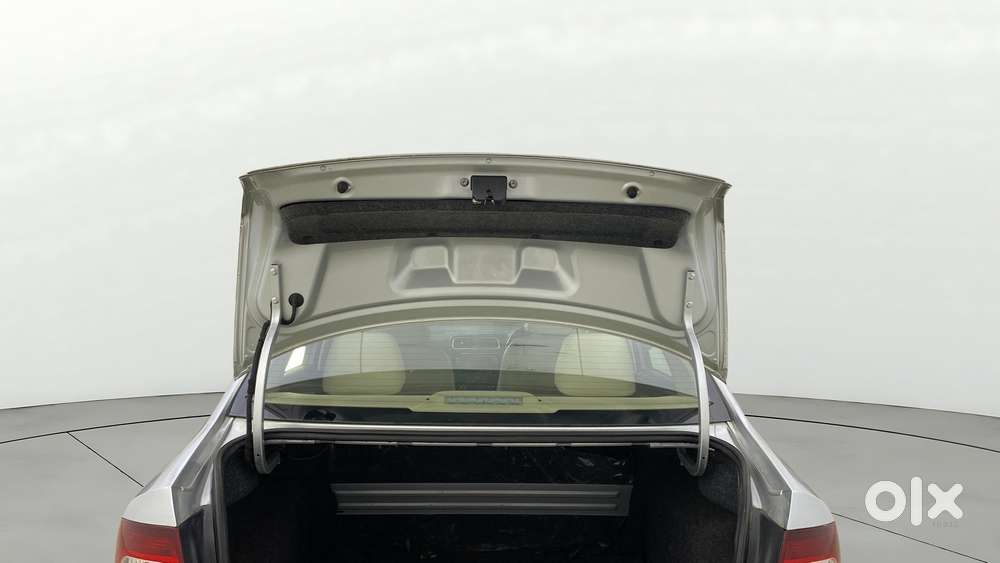 Skoda Rapid 1.6 Mpi At Style, 2017, Petrol