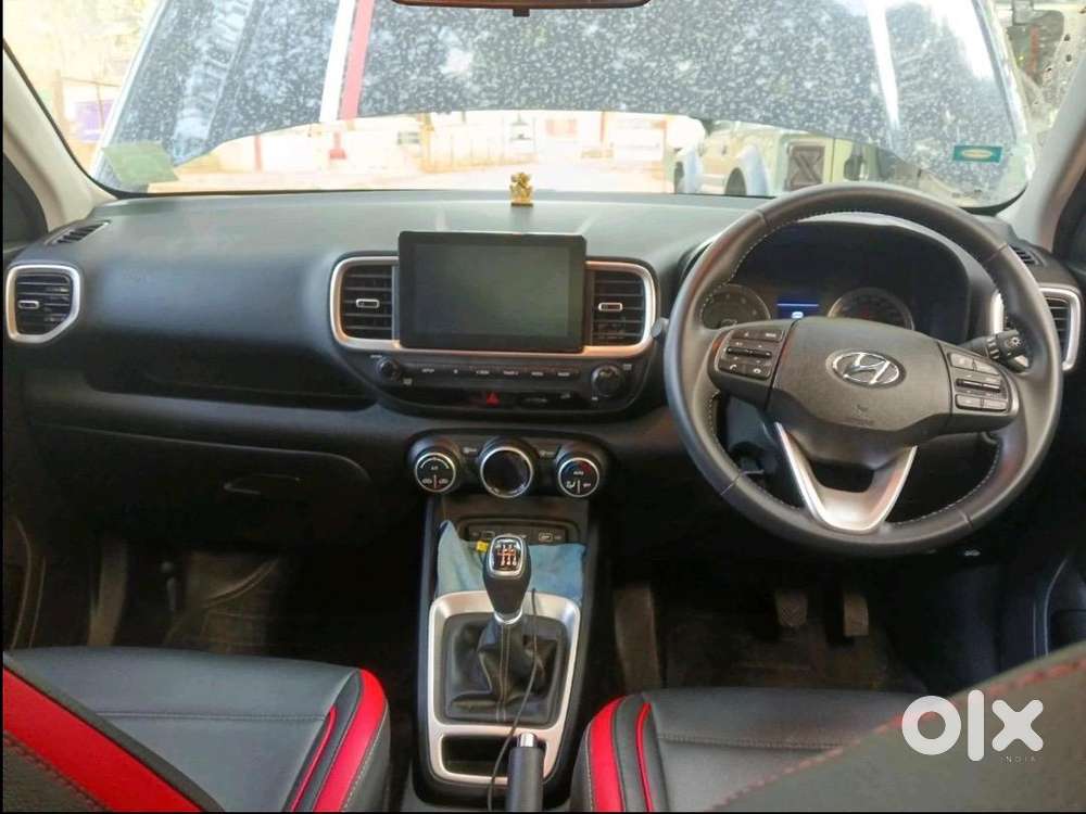 Hyundai Venue 2021 Petrol 29500 Km Driven