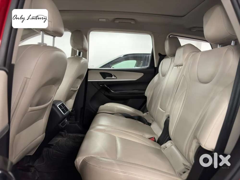Mahindra Xuv700 2.0 Ax 7 Petrol Mt Str, 2022, Petrol