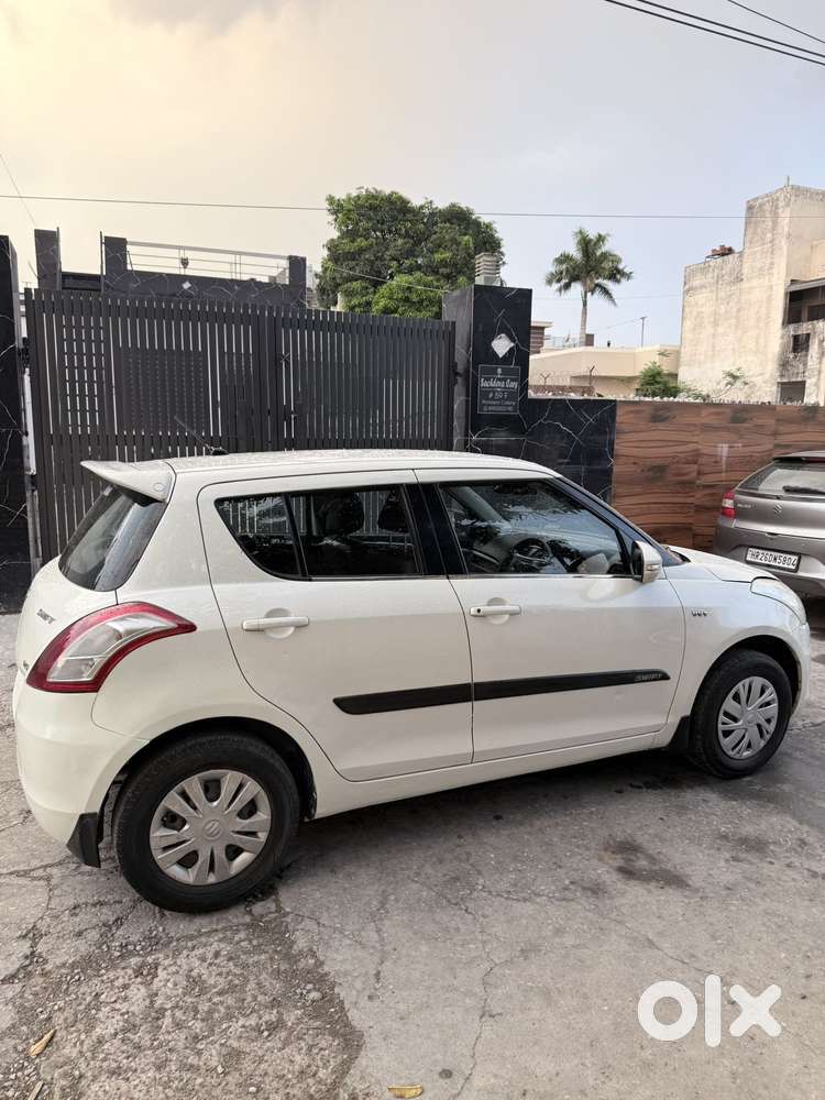 Maruti Suzuki Swift Vxi Optional, 2015, Petrol