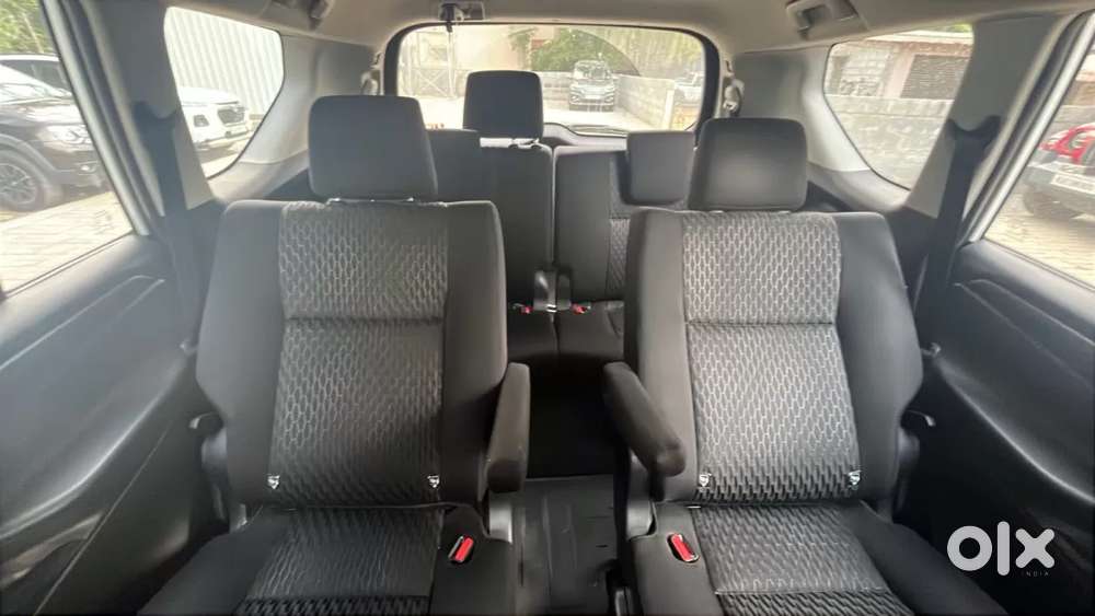 Toyota Innova Crysta [2020-ongoing] 2.4 Gx 7 Str, 2021, Diesel