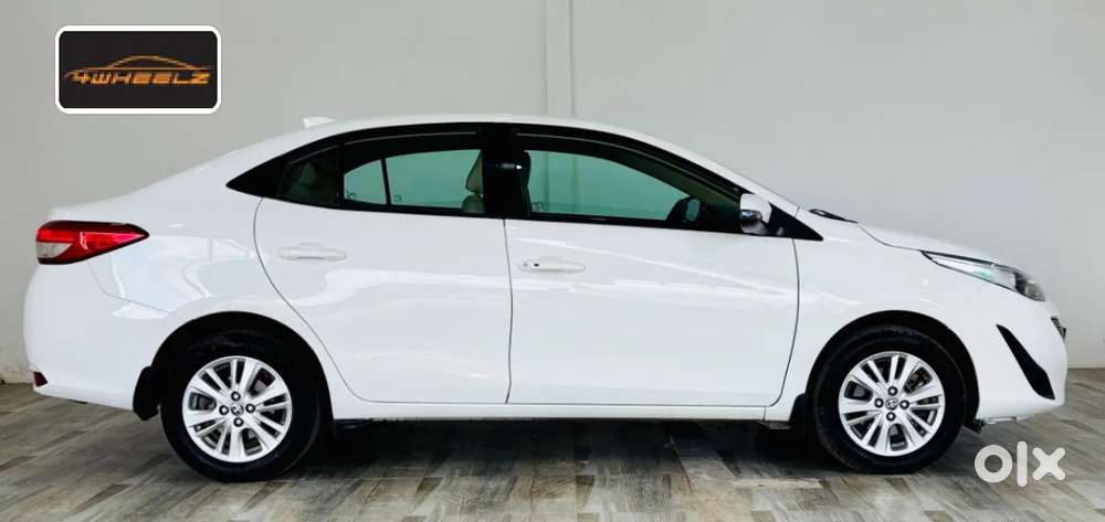 Toyota Yaris V Cvt, 2019, Petrol