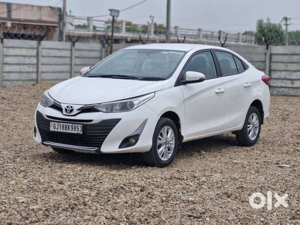Toyota Yaris V Cvt, 2018, Petrol