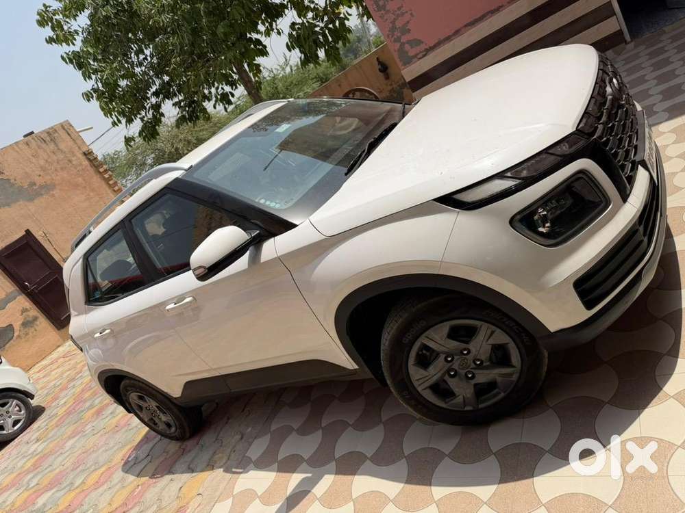 Hyundai Venue 2024 Petrol 30000 Km Driven