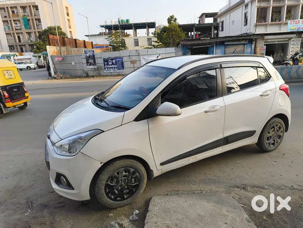 Hyundai Grand I10 2017 Petrol 98000 Km Driven