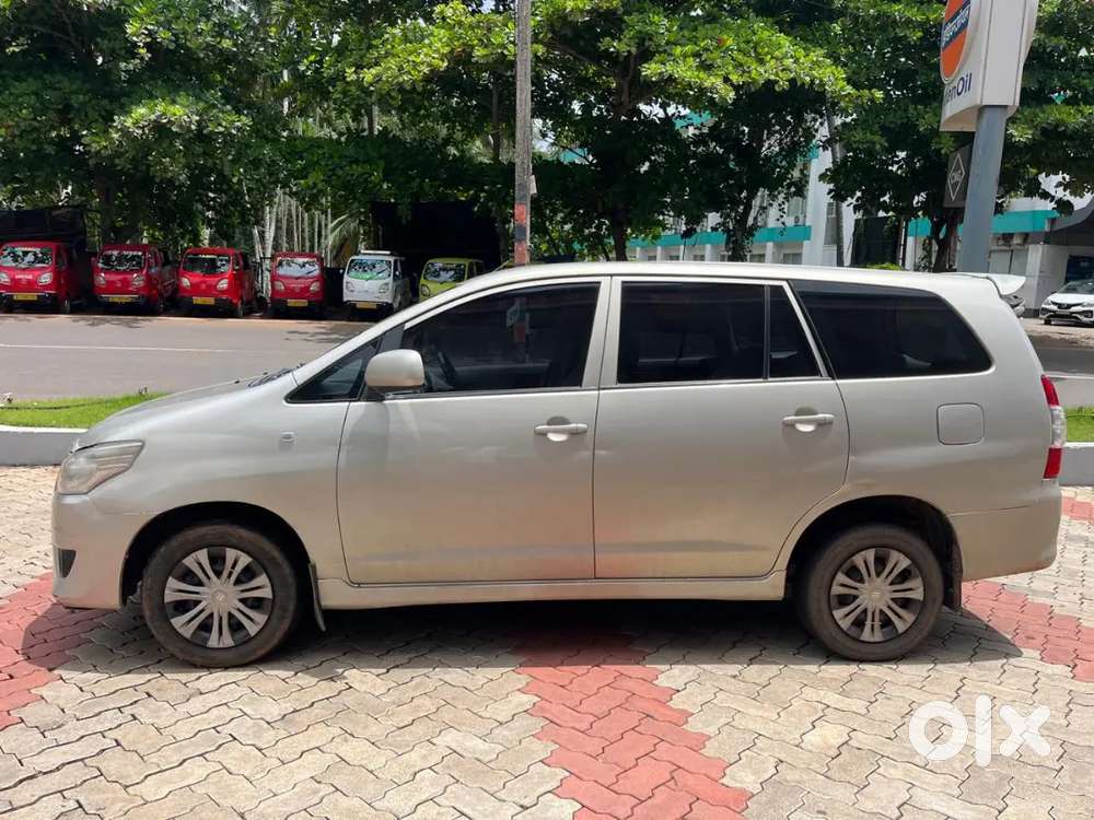 Toyota Innova 2012