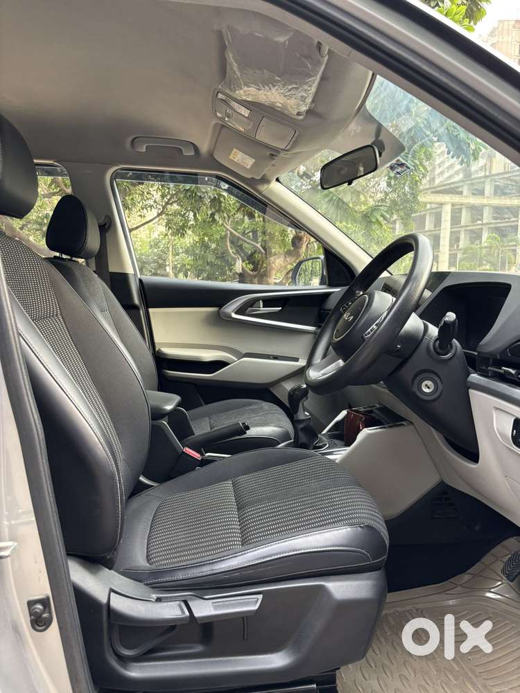 Kia Carens 1.4 Premium Turbo 7 Str, 2022, Petrol