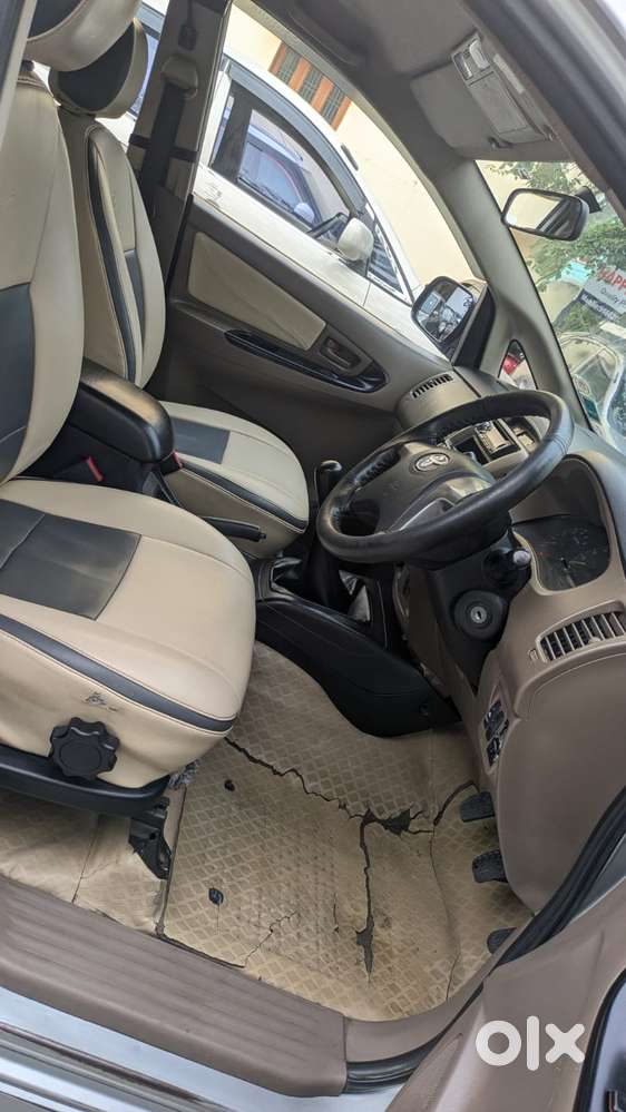 Toyota Innova 2.5 G (diesel) 8 Seater Bs Iv, 2015, Diesel