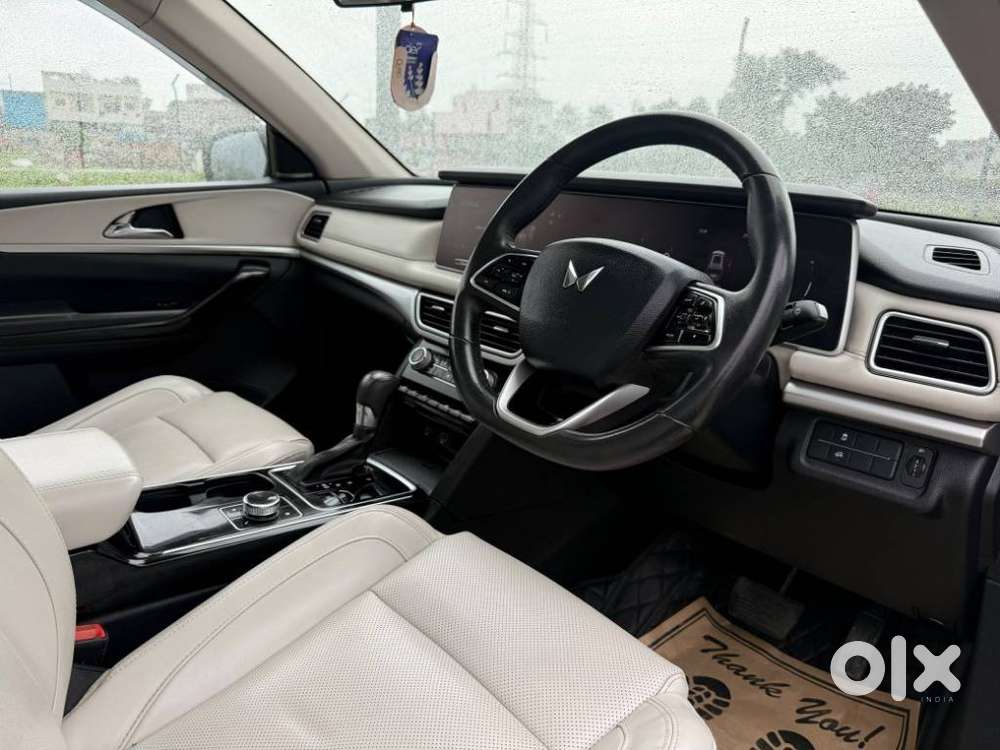 Mahindra Xuv700 2.2 Ax 7 Diesel At Luxury Pack Str Awd, 2022, Diesel