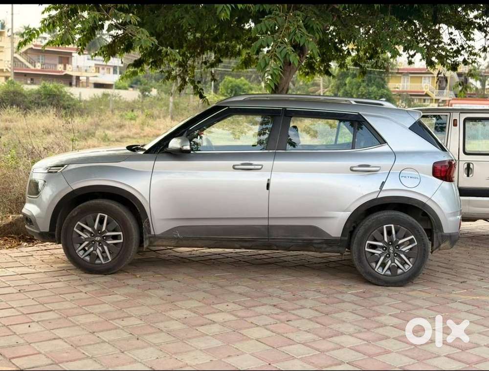 Hyundai Venue 2021 Petrol Well Maintained