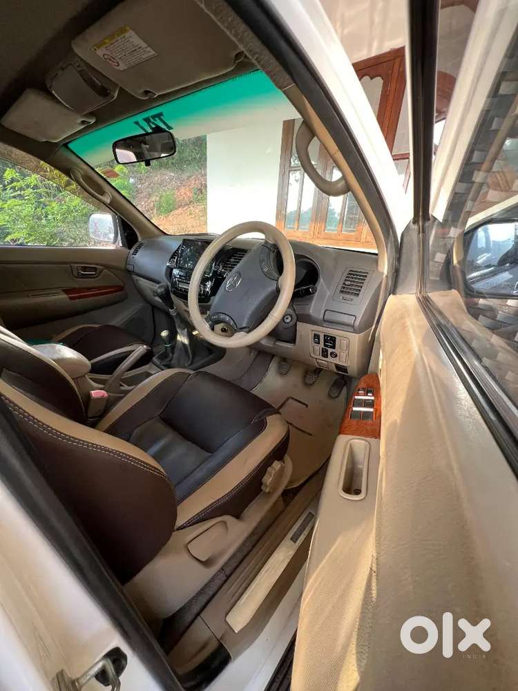 Toyota Fortuner Legender 2010 Diesel 195000 Km Driven