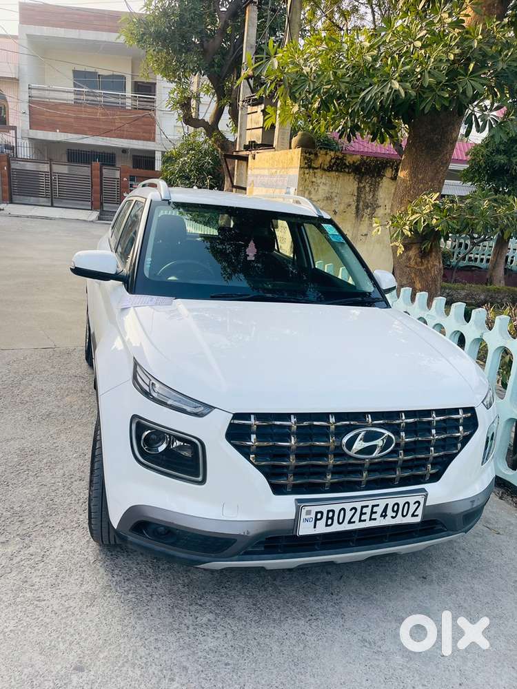 Hyundai Venue Petrol 23000 Km Driven