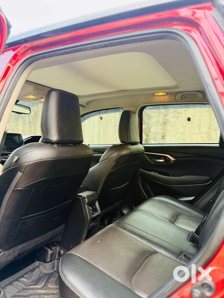 Maruti Suzuki Grand Vitara 1.5 Zeta Plus Dual Tone Intelligent Hybri..