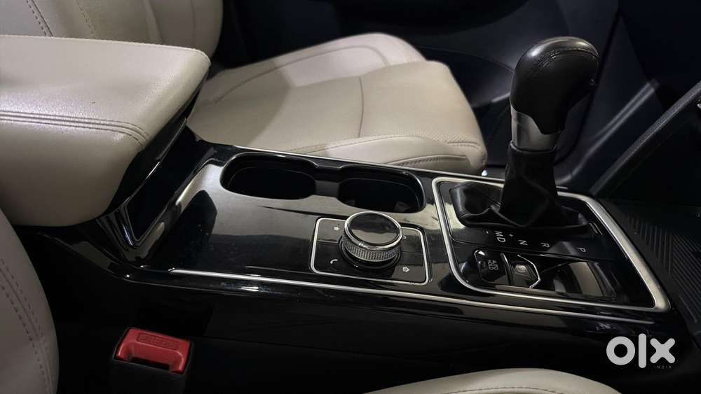 Mahindra Xuv700 2.0 Ax 7 Petrol At Luxury Pack Str, 2022, Petrol