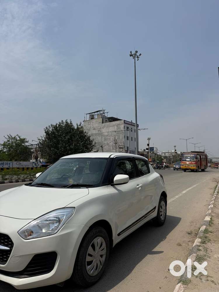 Maruti Suzuki Swift Vxi + Manual, 2022, Petrol