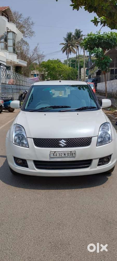 Maruti Suzuki Swift Vxi 1.2 Abs Bs-iv, 2011, Petrol