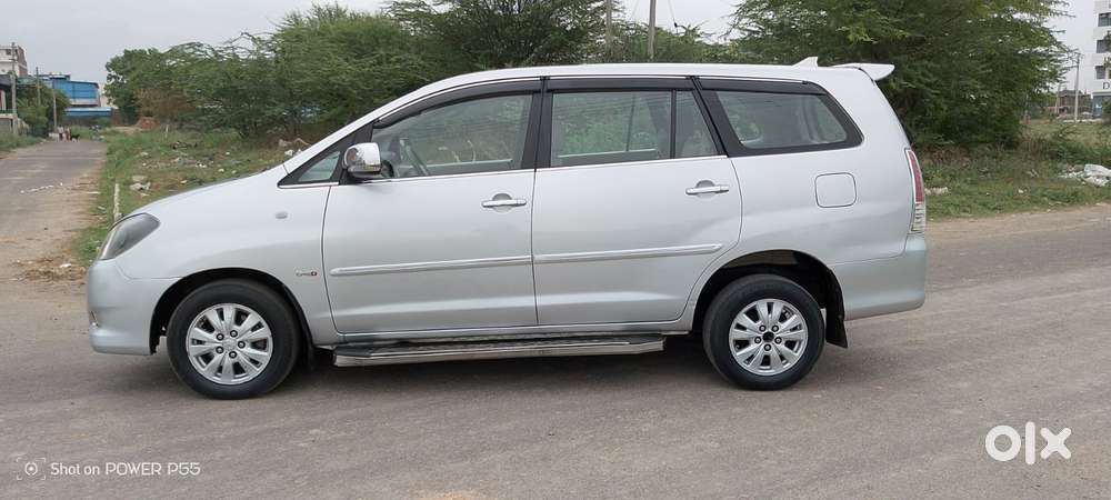 Toyota Innova 2004-2011 2.5 V Diesel 7-seater, 2011