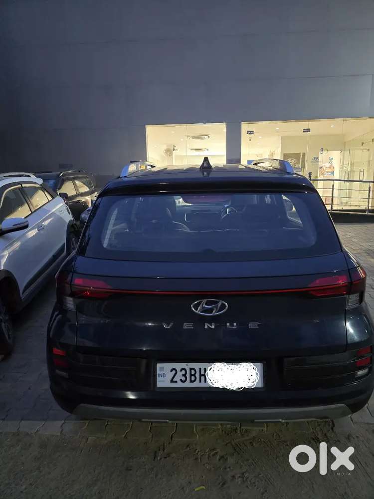 Hyundai Venue  Bh Number  City Driven  Extra - Seat-cover, Rear-cam