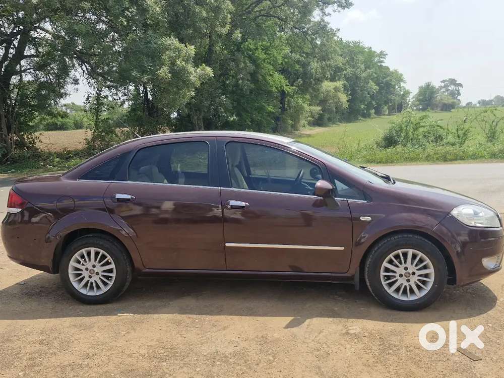 Fiat Linea Emotion 2011 Car